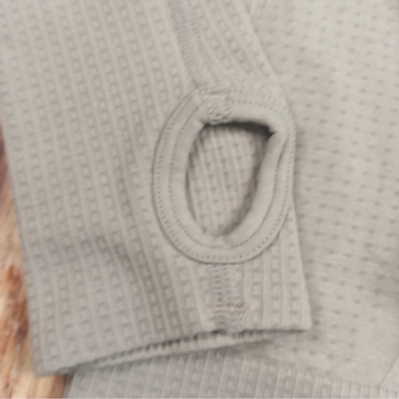 GYMSHARK WOMEN'S LONG SLEEVE TOP GRAY. - Picture 8 of 10